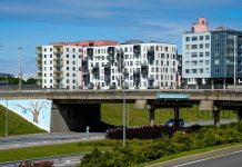 Мурал на мосту Выйдуйооксу отражает смену времён года